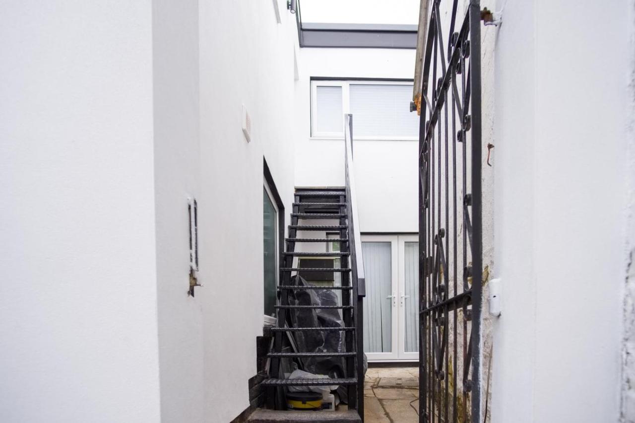 Tallets Apartment With Balcony & Parking Tewkesbury Extérieur photo