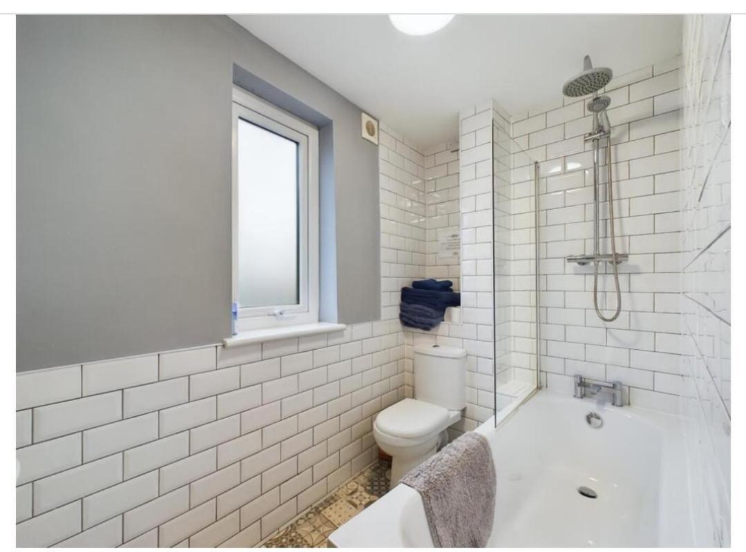 Tallets Apartment With Balcony & Parking Tewkesbury Extérieur photo