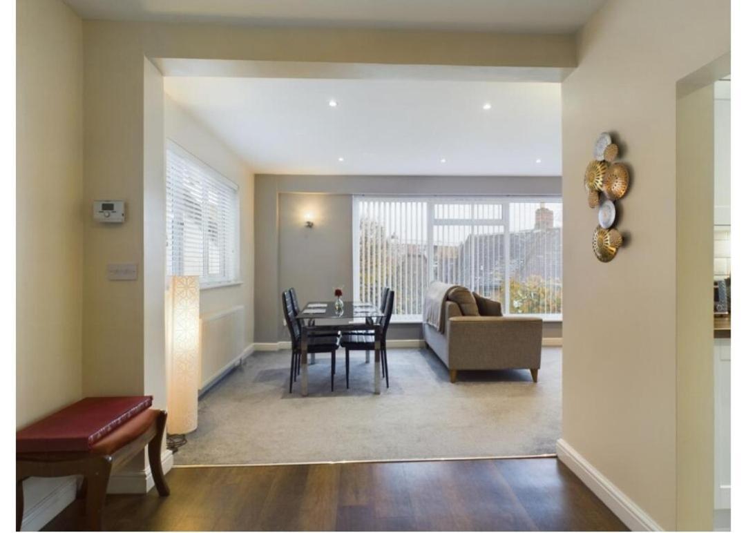 Tallets Apartment With Balcony & Parking Tewkesbury Extérieur photo